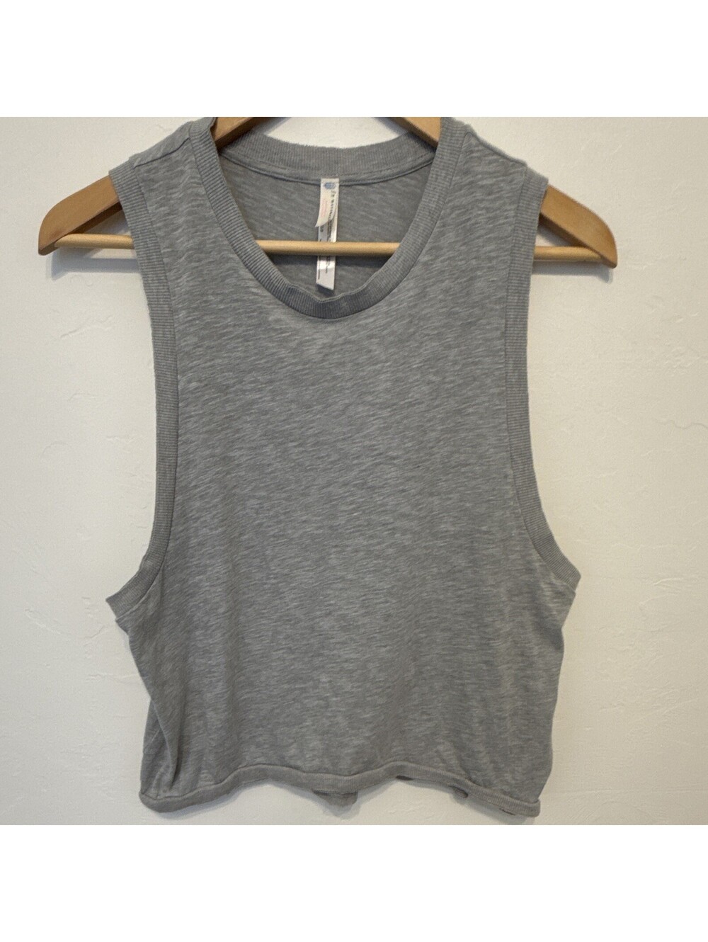 Free People Movement Women’s M Gray Cropped Racerback Scoop Neck Tank Top Solid